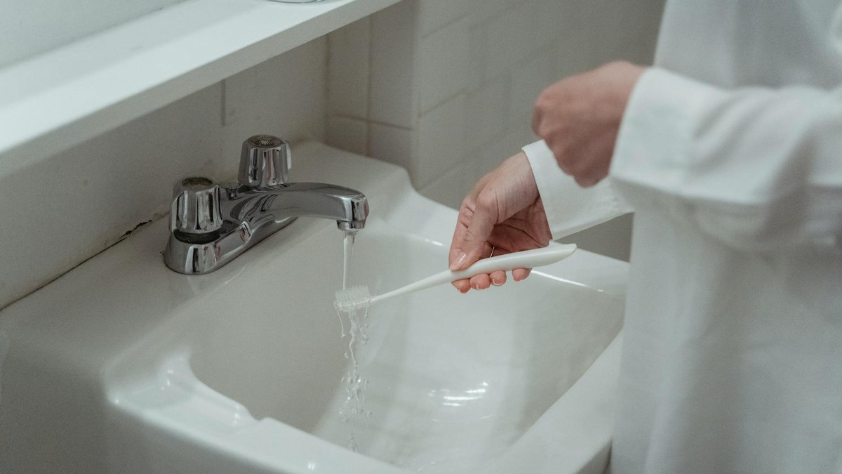 fluoride chlorine water