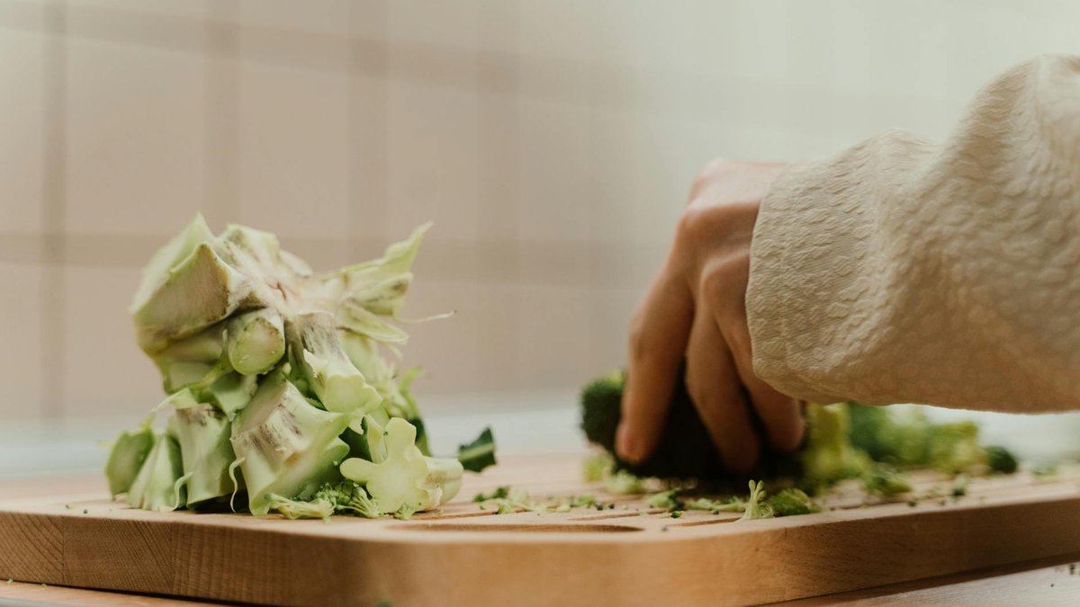 cutting flower stalk