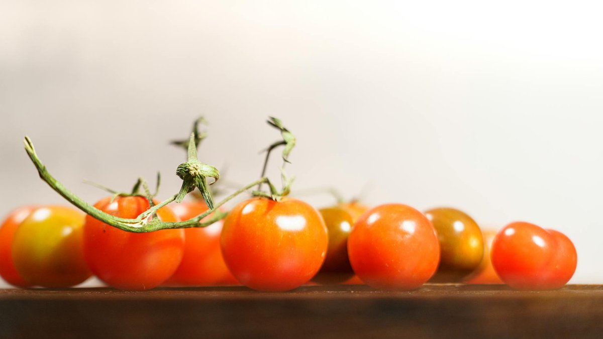 sweet 100 tomato