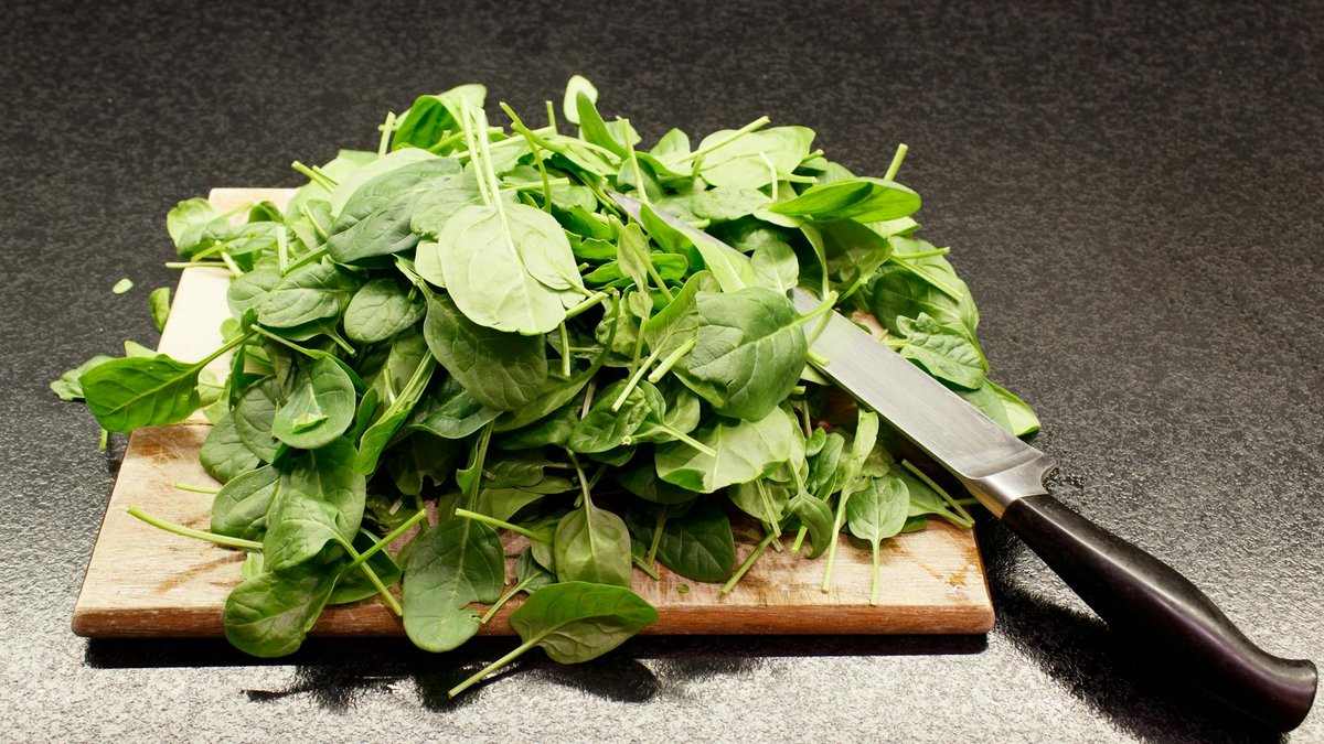 cutting spinach leaves