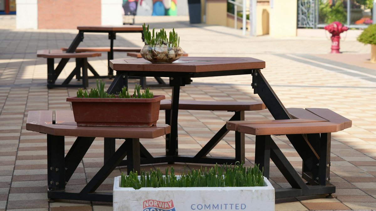 raised planter table