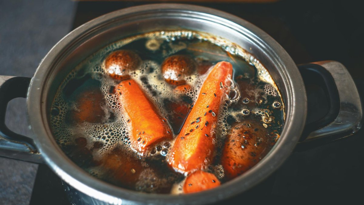 carrot roots pot