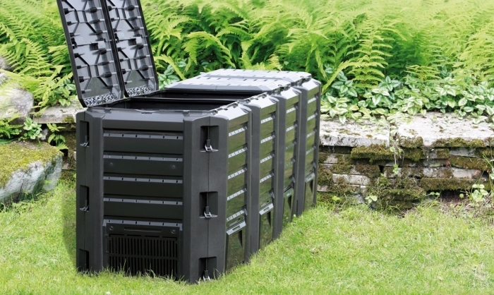 1. Le compost maison : l’or noir du jardinier