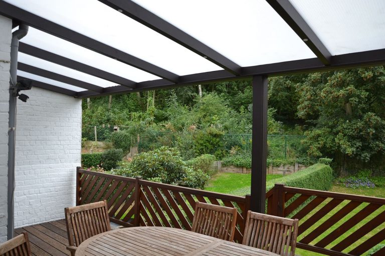 2. Pergola adossée à la maison : l’extension de votre salon