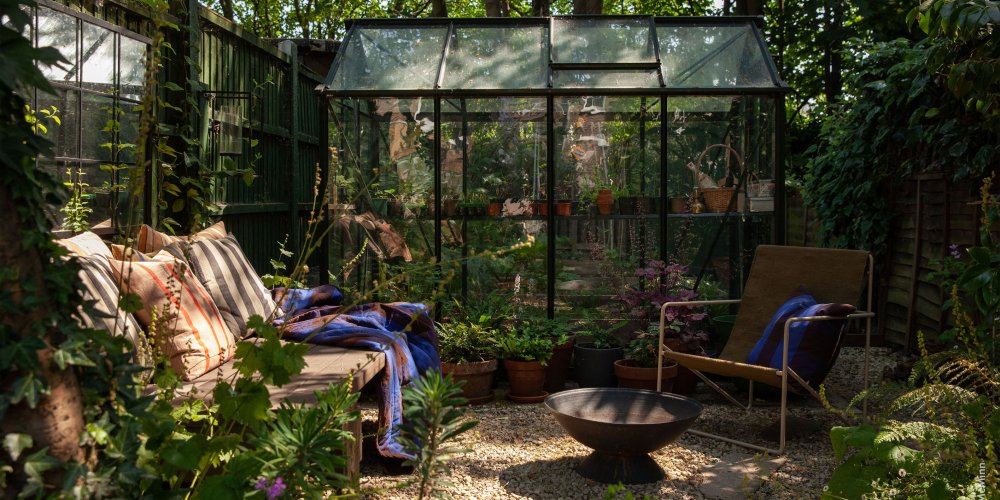 Préparer son jardin avant le départ : les gestes essentiels